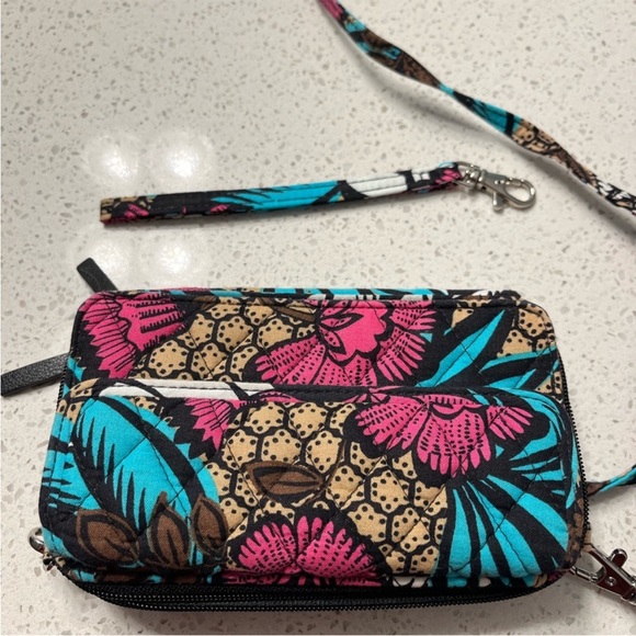 Vera Bradley All In One Crossbody/Wristlet/ Wallet EUC - Picture 9 of 10